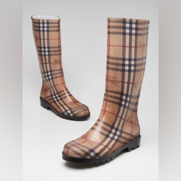 Burberry Plaid Tan and Black
Burberry Check Rain Boots😍 size 39 - Picture 4 of 12